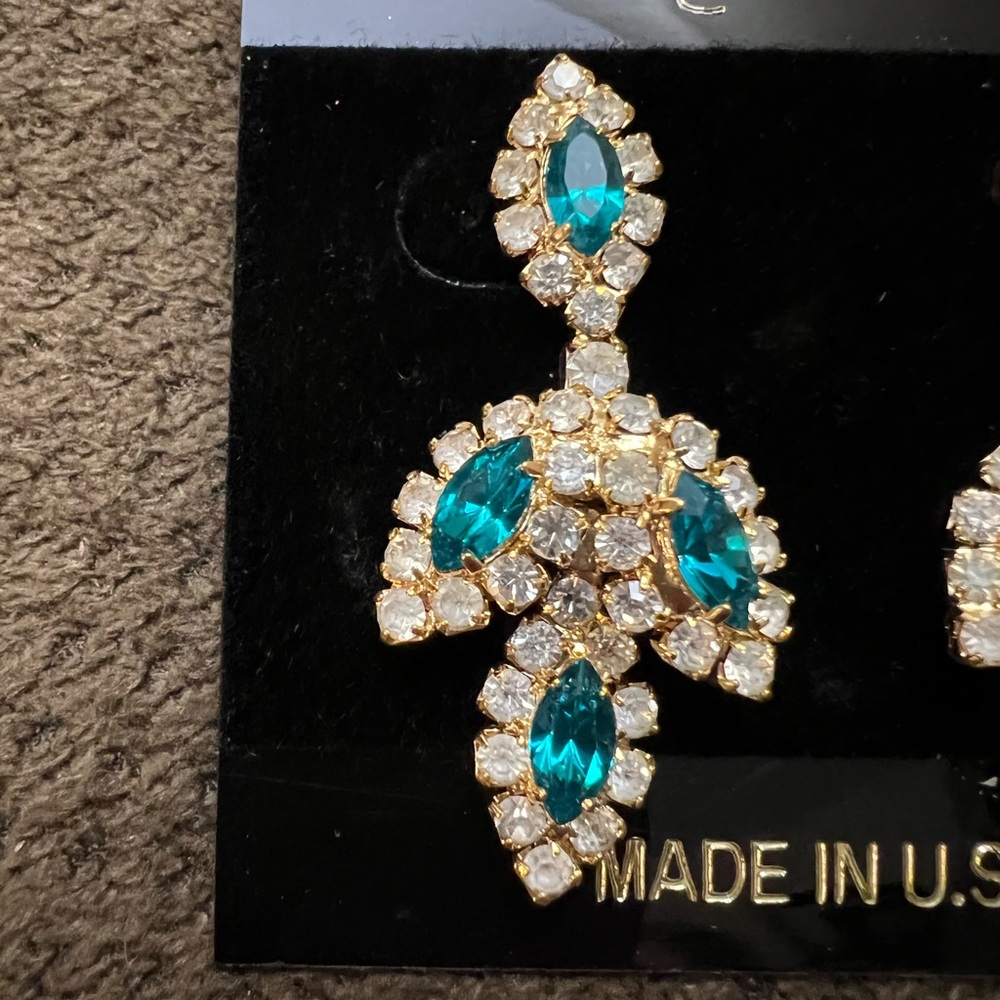 Formal/Prom Earring - Picture 2 of 2